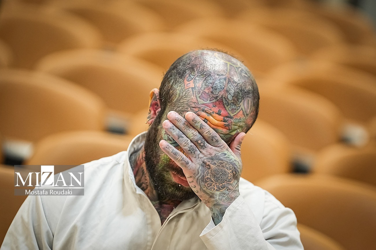 عکس/ ندامت و پشیمانی امیر تتلو در اولین جلسه دادگاه