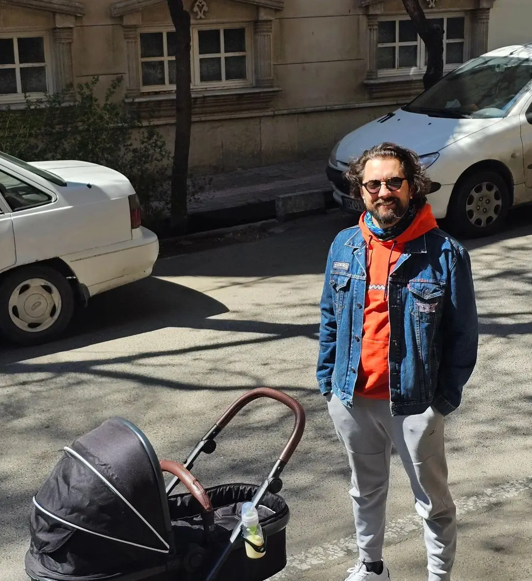 عکس/ پیاده‌روی عاشقانه بهرام رادان با پسرش