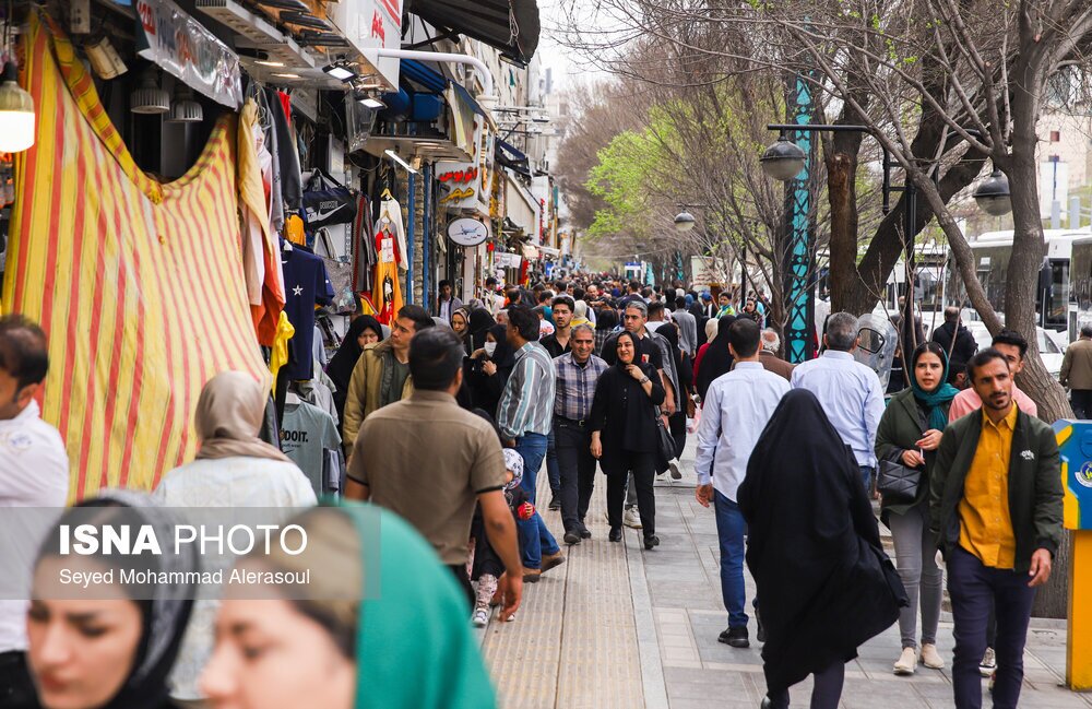 مسافران نوروزی در بازار مشهد