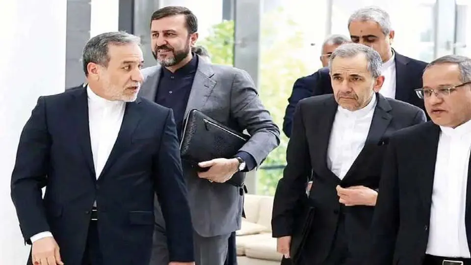 عراقچی و تخت روانچی