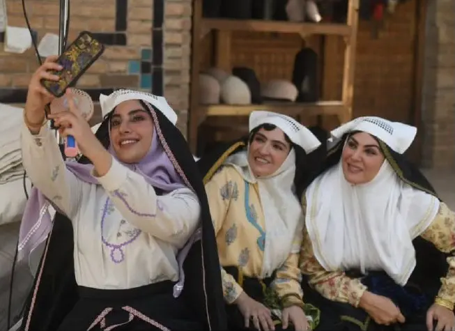 بازیگران زن بامداد خمار