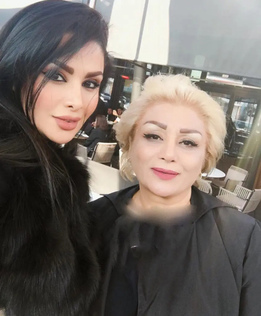 دنیا جهانبخت و مادرش دنیا جهانبخت و مادرش