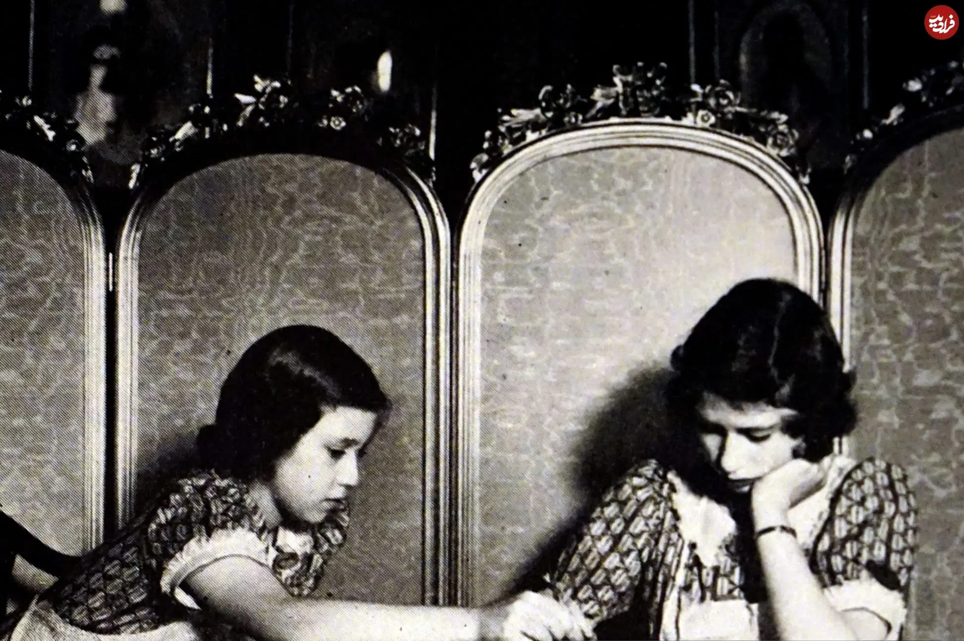 ملکه الیزابت دوم در کلاس درس