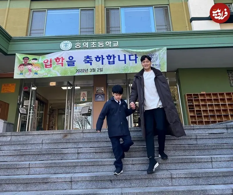 یونگ‌پو و پسرش در راه مدرسه