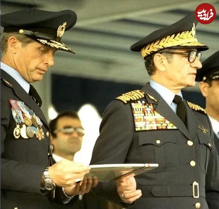 نادر جهانبانی در کنار محمدرضا پهلوی