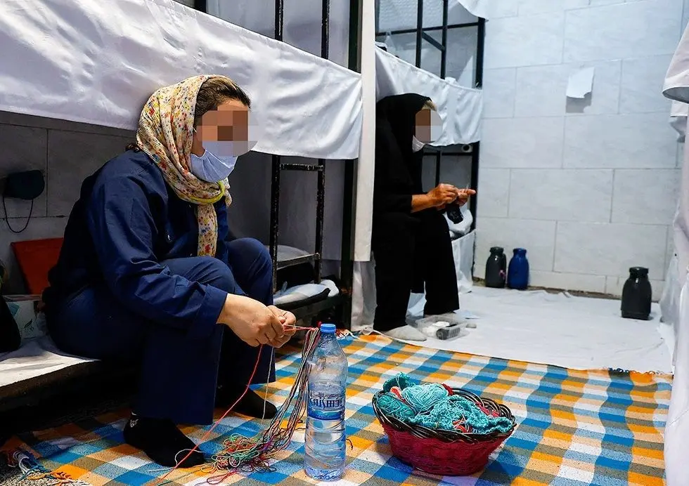 زندانی زن زندانی زن