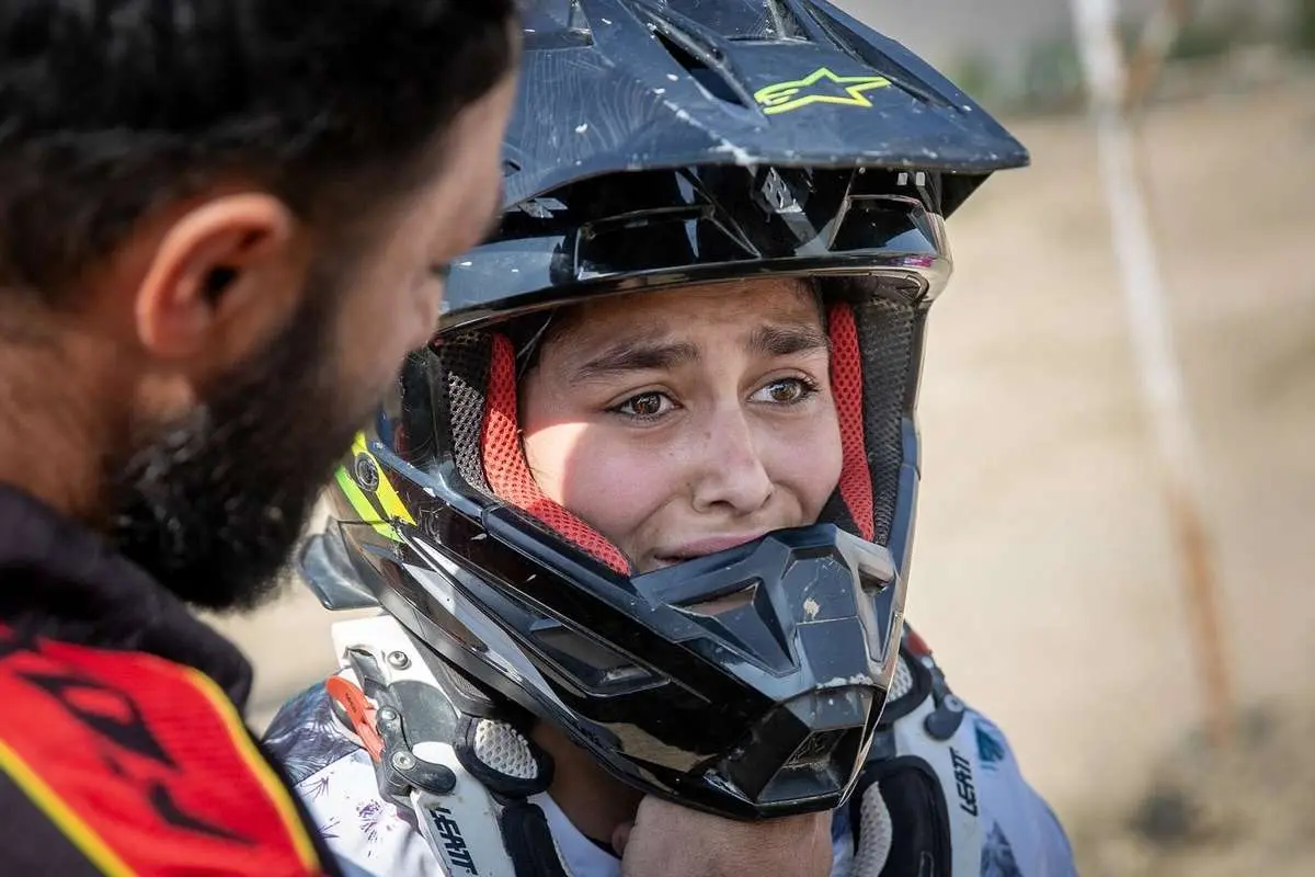 دختر موتورسوار