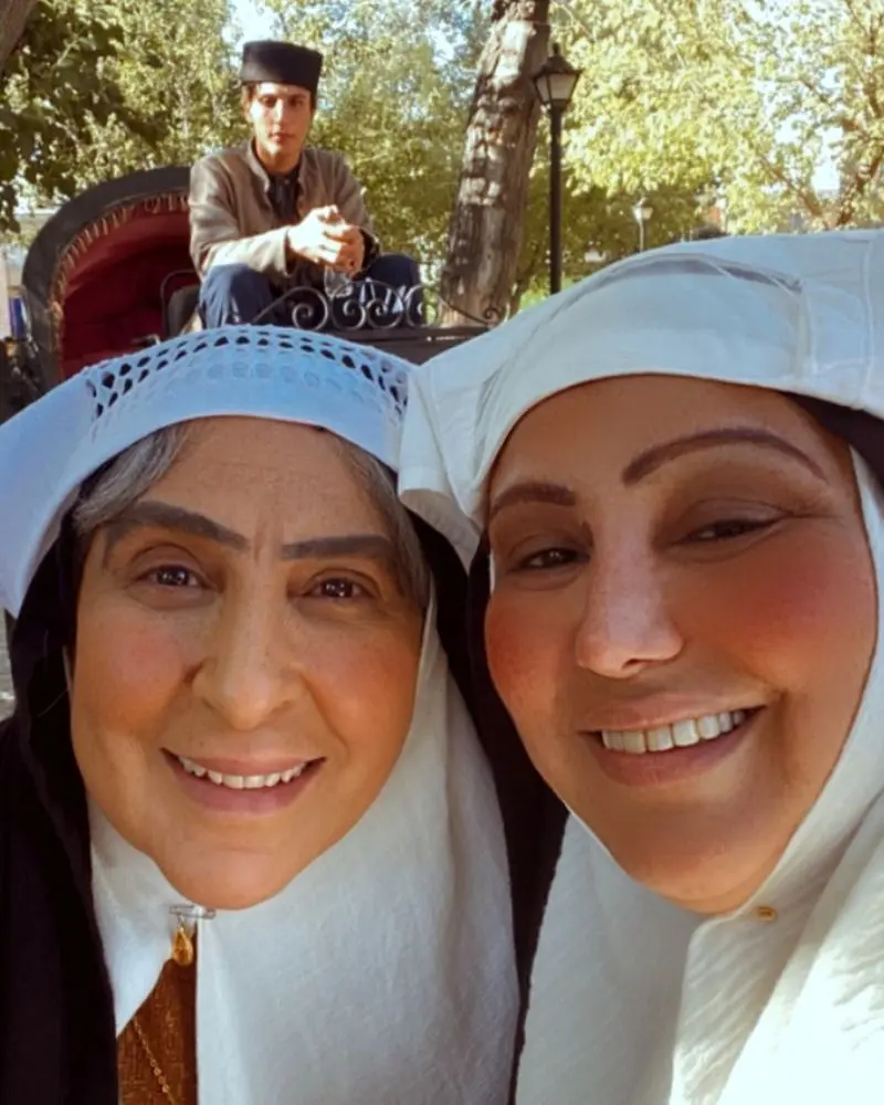 سلفی صمیمی بهنوش بختیاری و مرجانه گلچین