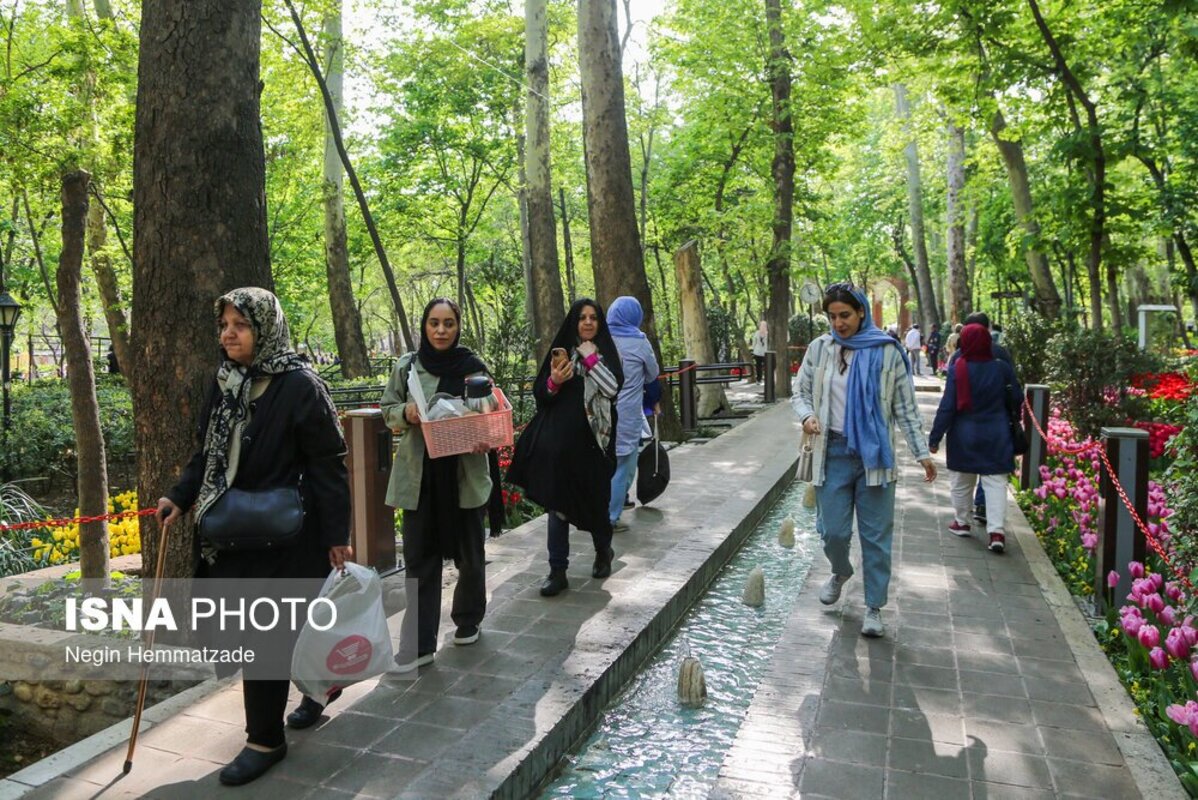 فصل لاله‌ها در باغ ایرانی
