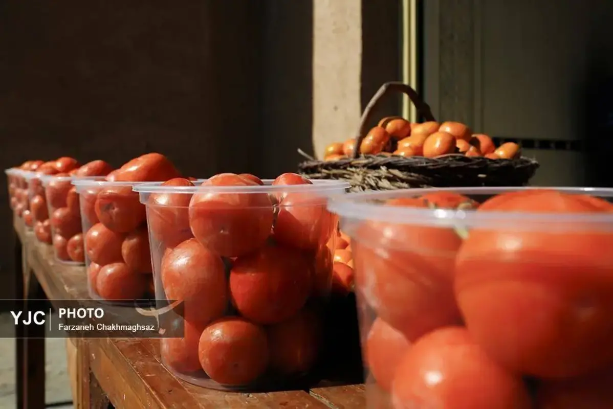 نفس پاییز در شیراز با رنگ خرمالو