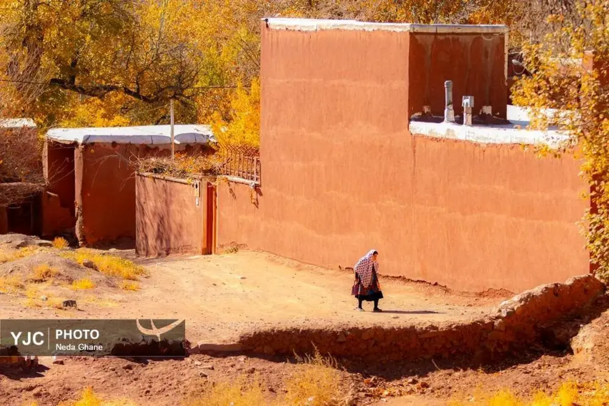 پاییز ابیانه جشن رنگ‌ها در روستای سرخ