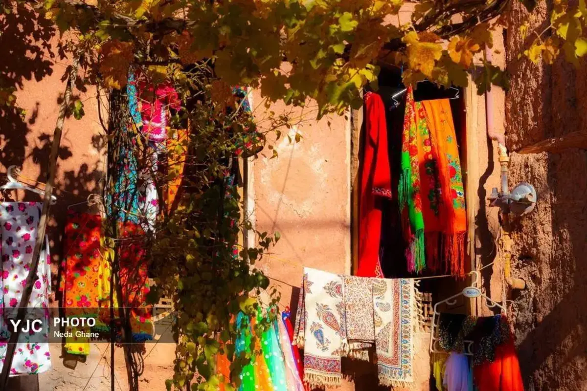 پاییز ابیانه جشن رنگ‌ها در روستای سرخ