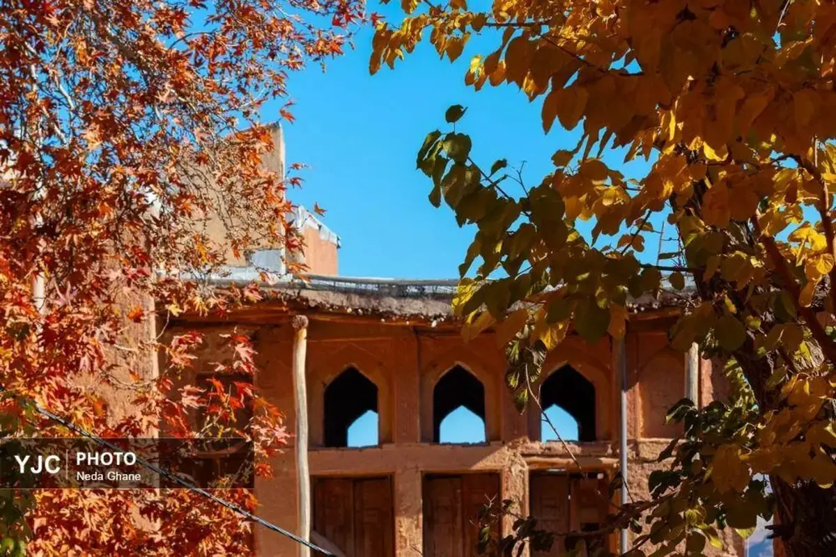 پاییز ابیانه جشن رنگ‌ها در روستای سرخ