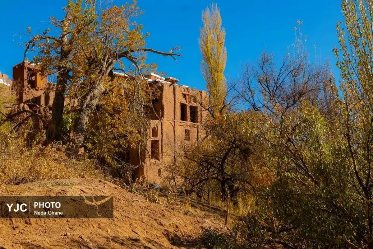پاییز ابیانه جشن رنگ‌ها در روستای سرخ
