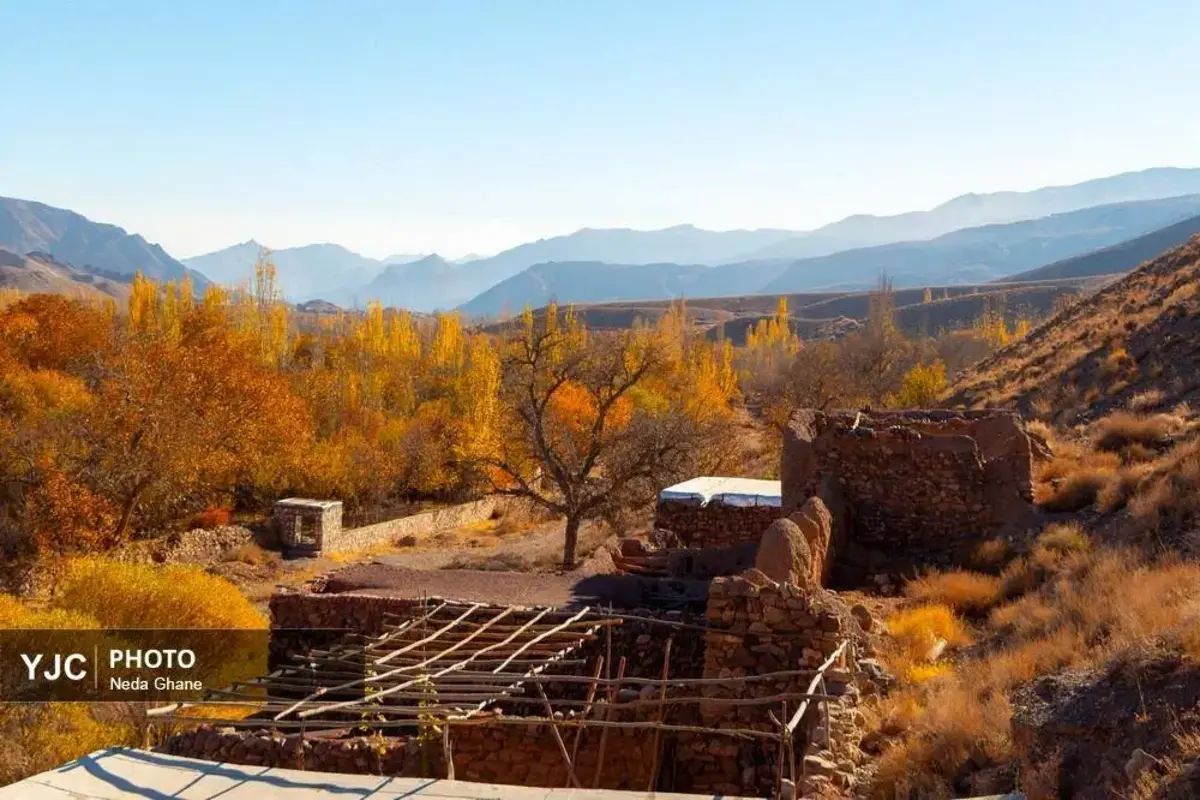 پاییز ابیانه جشن رنگ‌ها در روستای سرخ