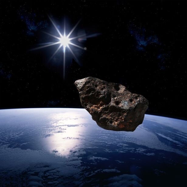 عبور سیارکی از کنار زمین 