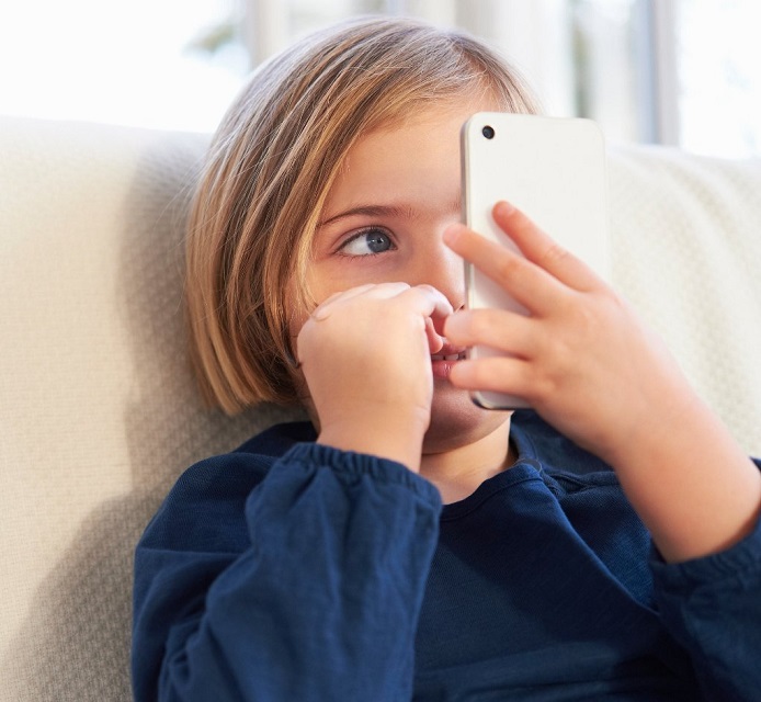 استفاده از موبایل، کودکان را افسرده نمی‌کند