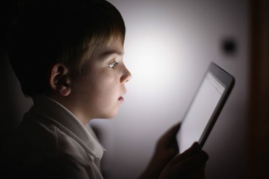 استفاده از موبایل، کودکان را افسرده نمی‌کند