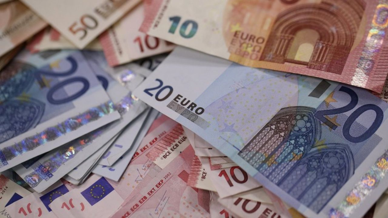 قیمت دلار و قیمت یورو امروز سه شنبه ۱۵ بهمن ۹۸+جدول