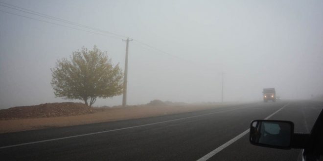 جاده مه گرفته