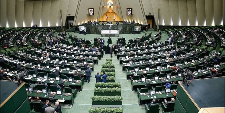 رویارویی پارلمانی احمدی‌نژادی‌ها با روحانی