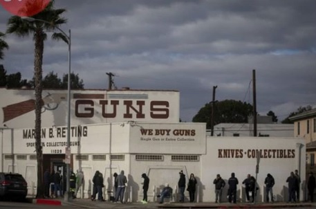 صف آمریکایی‌ها برای خرید اسلحه 