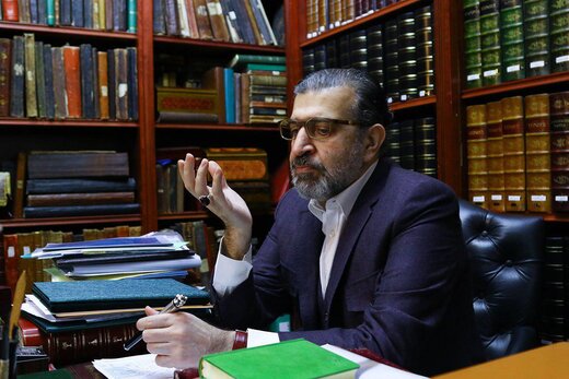 صادق خرازی: احمدی‌نژاد مثل رابین هود رأی مردم را دزدید