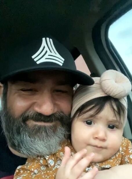 عکس جدید مهران غفوریان و دخترش هانا در یک رستوران