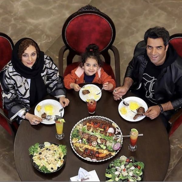 شام لاکچری خانوادگی یکتا ناصر در رستوران 