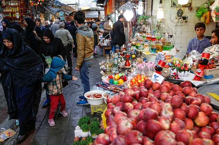 کاهش خرید میوه و مواد غذایی