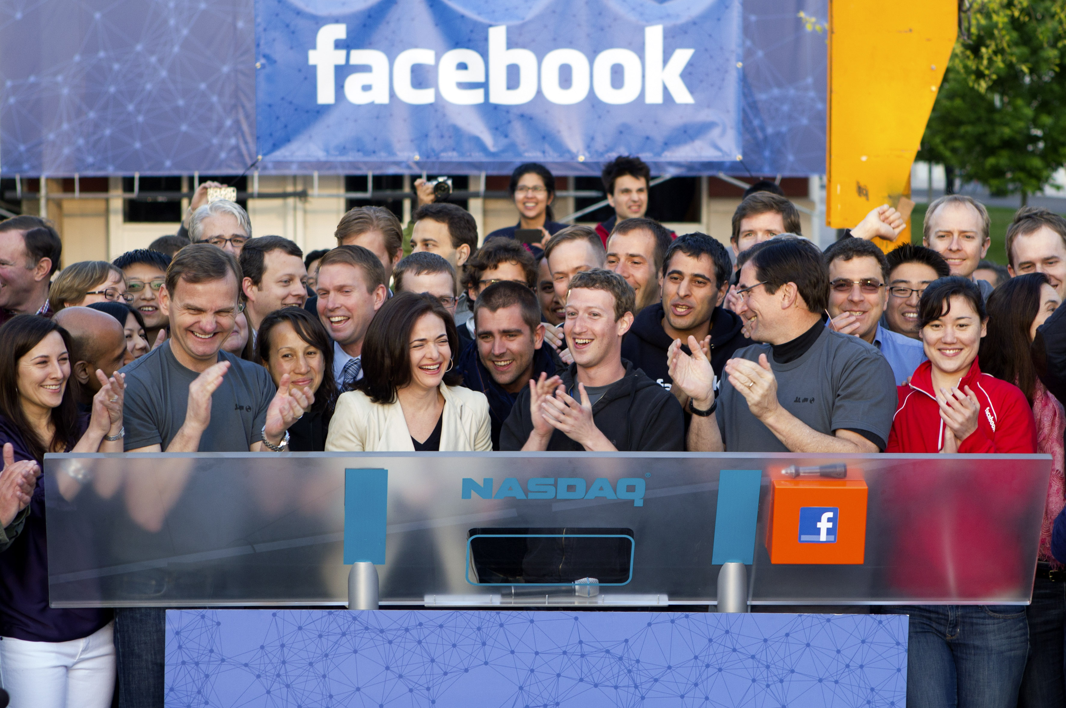 فیسبوک به کارمندان خود اجازه می‌دهد تا پایان سال دورکاری کنند