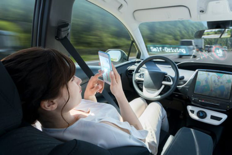 فناوری دستیار راننده باعث افزایش حواس‌پرتی راننده می‌شود
