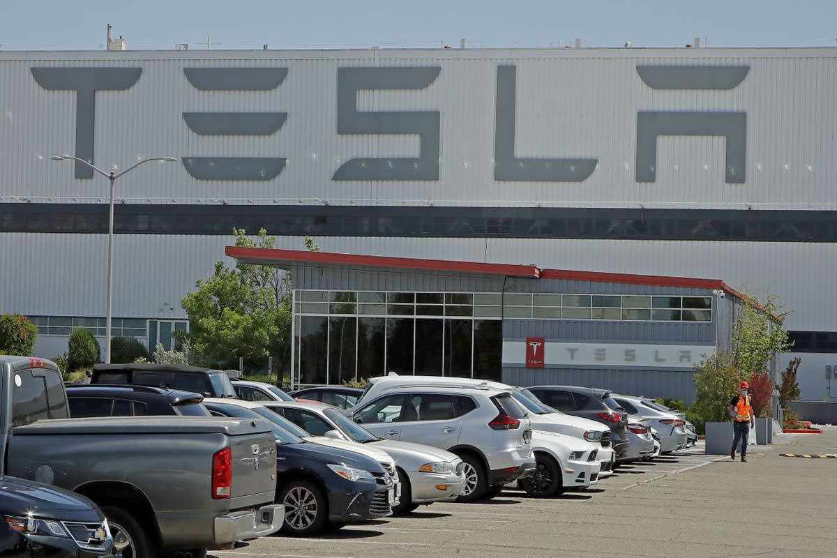 تسلا تولید خودروی الکتریکی در کالیفرنیا را از سر گرفت