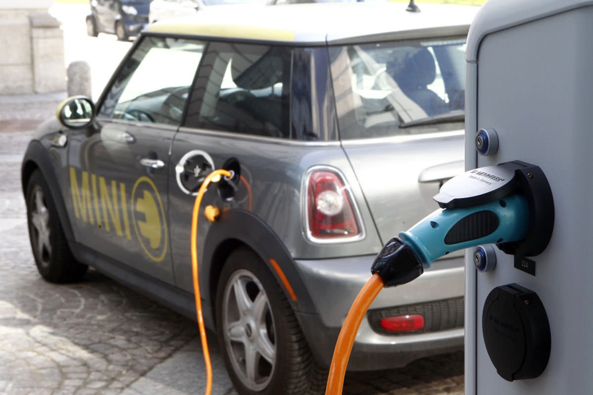 آلمان ۱۳۰ میلیارد یورو برای ترویج استفاده از خودرو‌های الکتریکی اختصاص داد