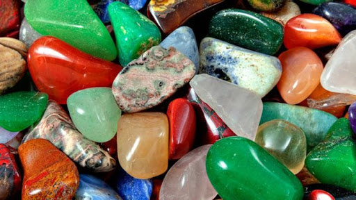 ایرانی‌ها سالی ۲ میلیون قیراط سنگ قیمتی می‌خرند!