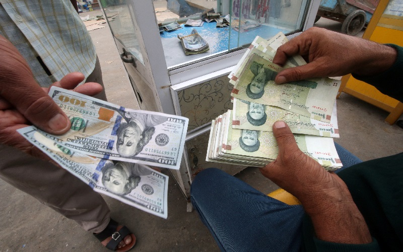 بورس دلار را گران کرد؟ / قیمت ارز سال هاست در خارج ایران تعیین می‌شود