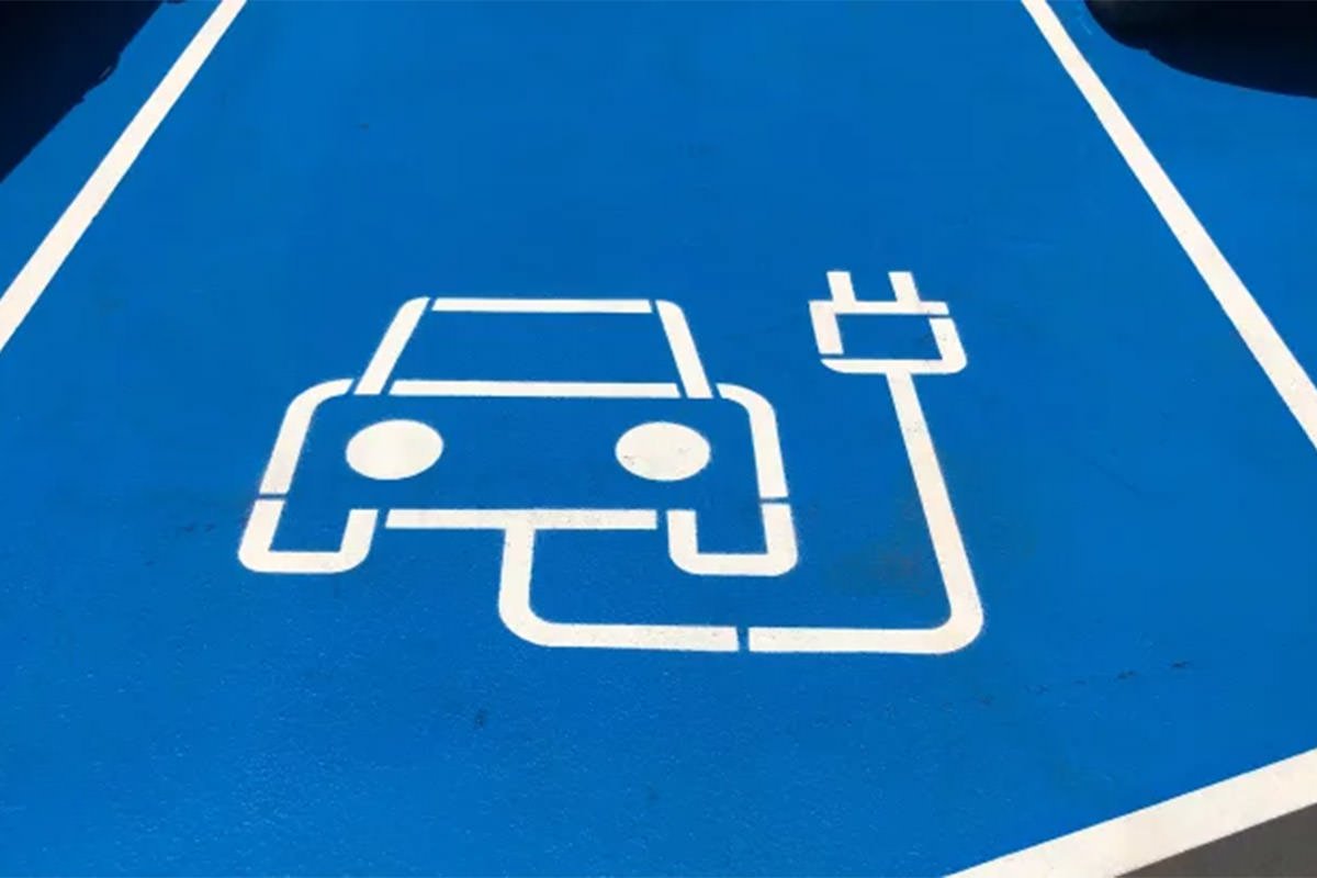 فناوری شارژ بی سیم خودرو الکتریکی چه مزایایی دارد؟