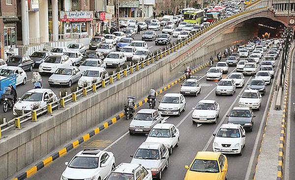 ممنوعیت تردد خودرو‌ها در ٢٢ معبر تهران
