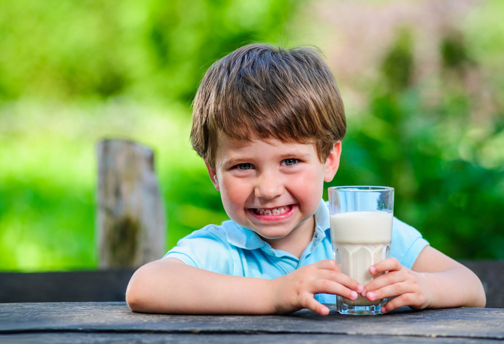مصرف شیر با چه خوراکی هایی ضرر دارد؟