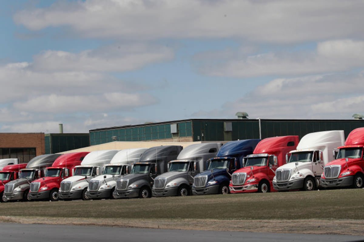 فولکس واگن برای خرید غول کامیون سازی آمریکا تلاش می کند