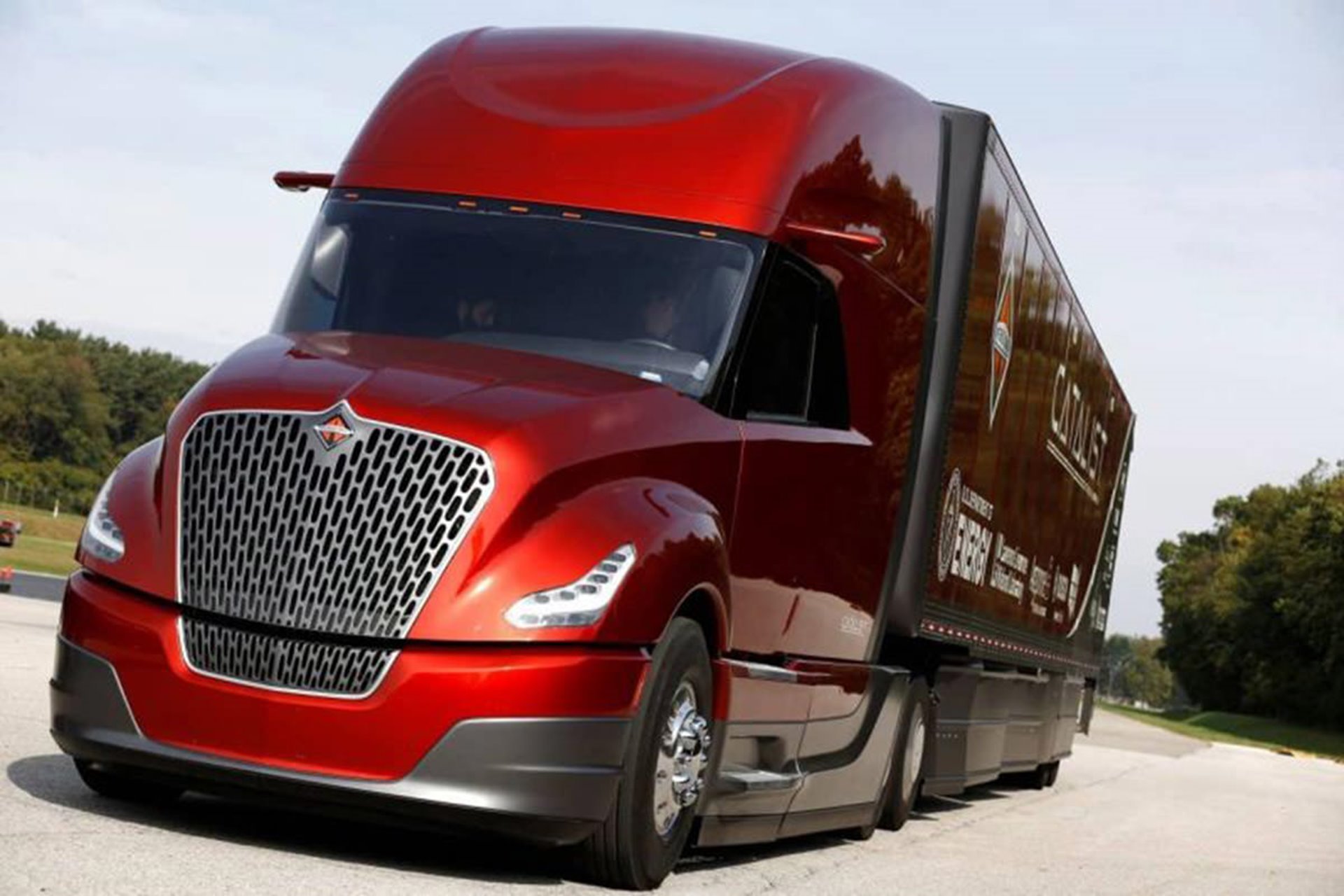 فولکس واگن برای خرید غول کامیون سازی آمریکا تلاش می کند
