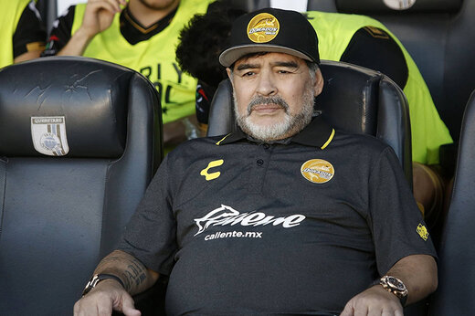 ماجرای پیراهن مارادونا به احمدی نژاد