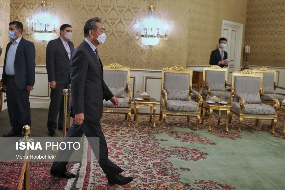 وانگ ئی وزیر امور خارجه چین، شنبه ۷ فروردین، با حسن روحانی، رییس جمهوری در مجموعه حافظیه سعدآباد دیدار و گفتگو کرد.