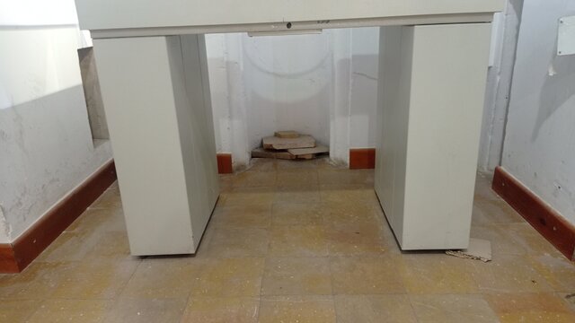 به نظر می رسد که متولیان برخی اماکن عمومی مانند موزه هنرهای تزئینی معاصر در اصفهان خانه بدون انجام خانه تکانی به استقبال نوروز رفته اند.