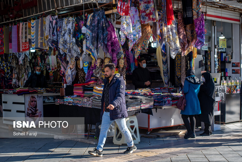 اواخر اسفند ۱۳۹۹ وضعیت شهر ارومیه نارنجی گزارش شده بود که این عامل باعث ممنوعیت سفر به این شهر در دوران سفر های نوروزی سال ۱۴۰۰ شد اما با این حال روند رو به رشد مبتلایان به کووید ۱۹ در این شهر موجب شده تا این شهر در هفته دوم فروردین در لیست شهر های قرمز کرونایی قرار بگیرد.