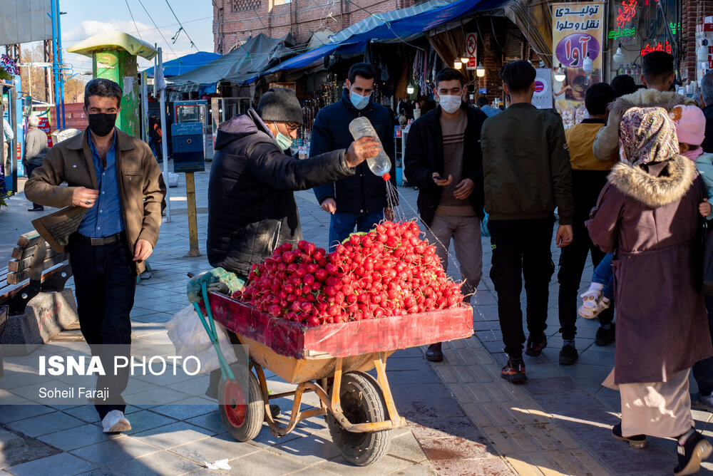 اواخر اسفند ۱۳۹۹ وضعیت شهر ارومیه نارنجی گزارش شده بود که این عامل باعث ممنوعیت سفر به این شهر در دوران سفر های نوروزی سال ۱۴۰۰ شد اما با این حال روند رو به رشد مبتلایان به کووید ۱۹ در این شهر موجب شده تا این شهر در هفته دوم فروردین در لیست شهر های قرمز کرونایی قرار بگیرد.