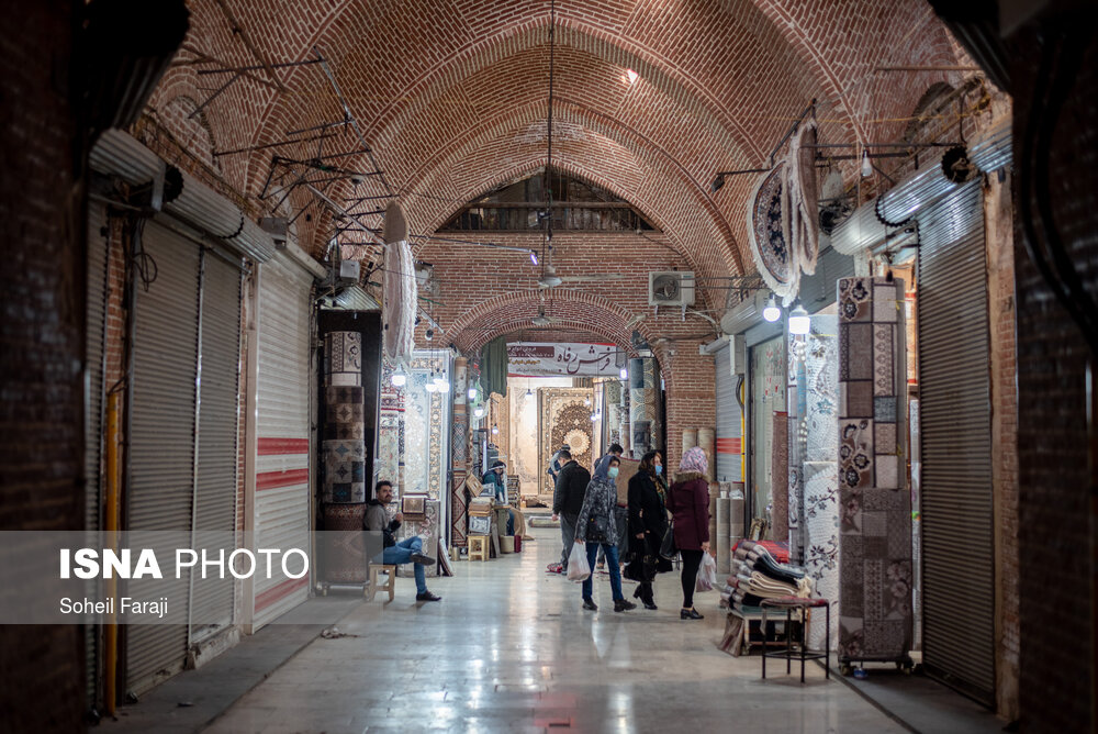 اواخر اسفند ۱۳۹۹ وضعیت شهر ارومیه نارنجی گزارش شده بود که این عامل باعث ممنوعیت سفر به این شهر در دوران سفر های نوروزی سال ۱۴۰۰ شد اما با این حال روند رو به رشد مبتلایان به کووید ۱۹ در این شهر موجب شده تا این شهر در هفته دوم فروردین در لیست شهر های قرمز کرونایی قرار بگیرد.