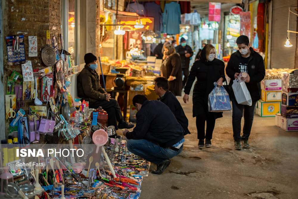 اواخر اسفند ۱۳۹۹ وضعیت شهر ارومیه نارنجی گزارش شده بود که این عامل باعث ممنوعیت سفر به این شهر در دوران سفر های نوروزی سال ۱۴۰۰ شد اما با این حال روند رو به رشد مبتلایان به کووید ۱۹ در این شهر موجب شده تا این شهر در هفته دوم فروردین در لیست شهر های قرمز کرونایی قرار بگیرد.