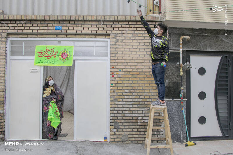 مردم تبریز در آستانه استقبال از جشن بزرگ نیمه شعبان با آذین بندی و چراغانی و نصب پرچم‌های امام زمان (عج) در قالب پویش مهدوی در محلات شهر تبریز به پیشواز این روز بزرگ رفتند.