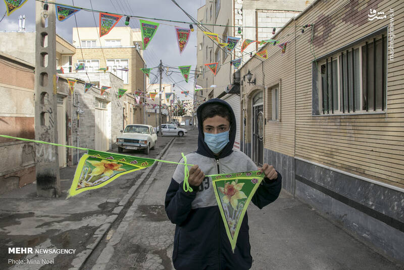 مردم تبریز در آستانه استقبال از جشن بزرگ نیمه شعبان با آذین بندی و چراغانی و نصب پرچم‌های امام زمان (عج) در قالب پویش مهدوی در محلات شهر تبریز به پیشواز این روز بزرگ رفتند.